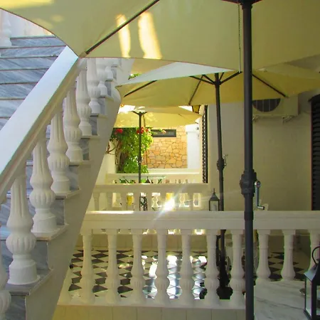 Castellino Studios 2*
